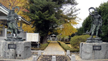星谷寺の仁王像