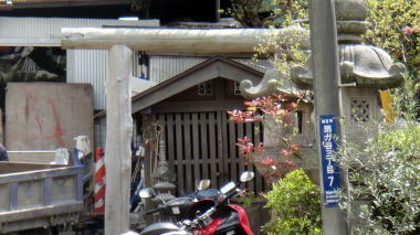 亀ヶ谷坂14