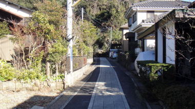相馬次郎師常墓の道