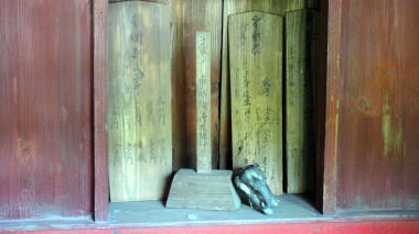 稲荷神社内部