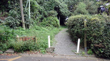 披露山神社