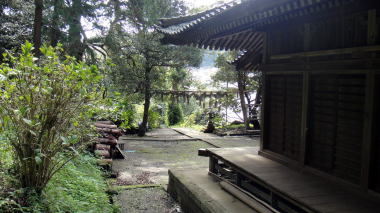 白山神社境内