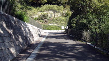 称名寺駐車場坂