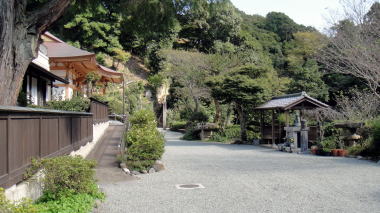 称名寺境内