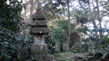 瑞泉寺ムジナ塚
