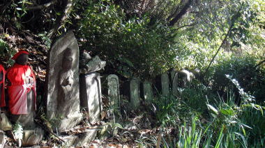 阿部倉山の石塔群