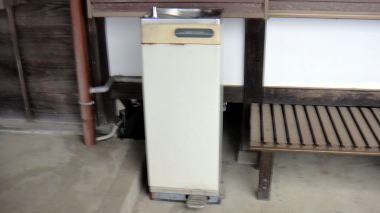 半僧坊の冷水器