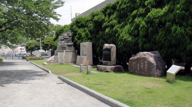 ヴェルニー公園の石碑